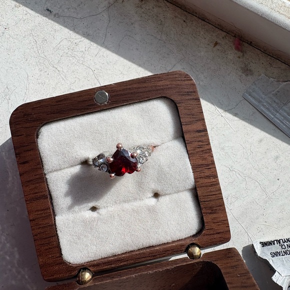 Jewelry - Elegant Red Gemstone Ring